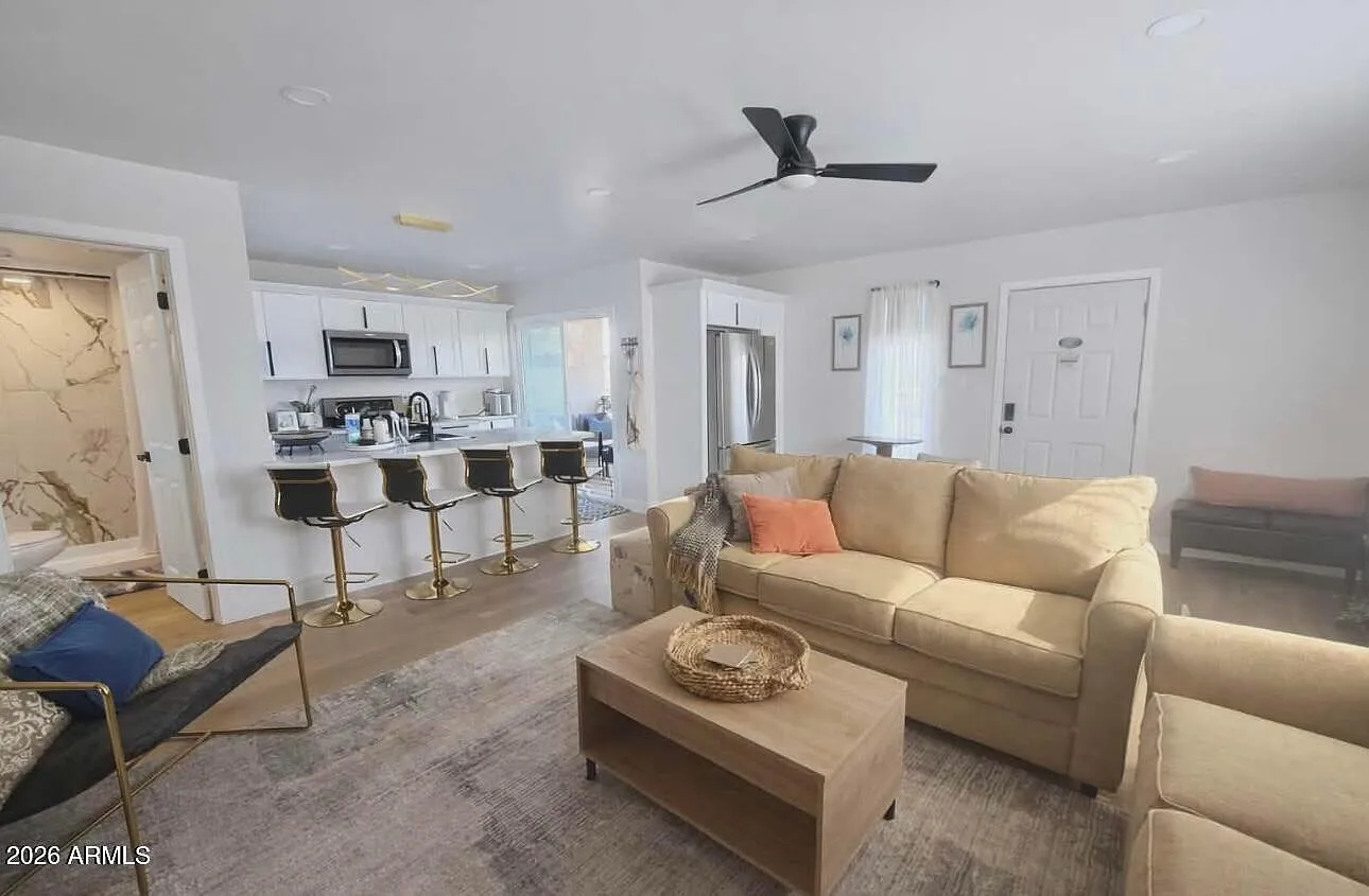 2 bed, 2.0 bath, 1026 sqft, $2,200 — Photo 3