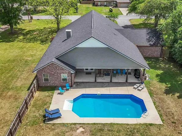 107 Countri Ln, Cantonment, FL 32533