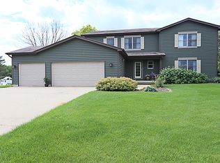 36W589 Silver Ridge Dr, St Charles, IL 60175