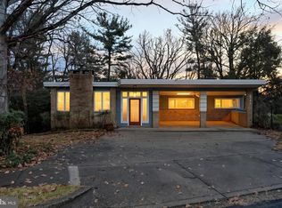 2745 N Radford St, Arlington, VA 22207