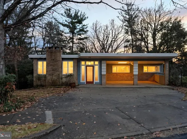 2745 N Radford St, Arlington, VA 22207