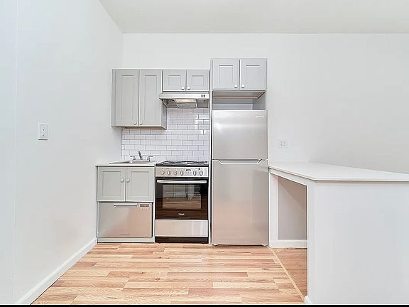 3rd image of 326 E 74th St APT 14