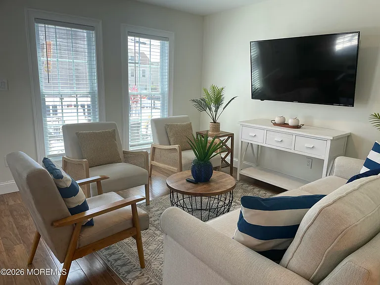 32 Franklin Ave — Photo 4