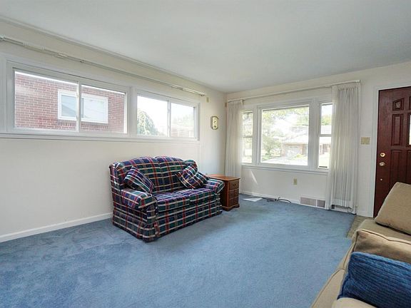 5th image of 8436 Donna Ln