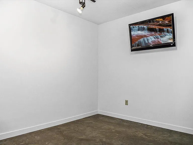 585 S Upper St #114 — Photo 13