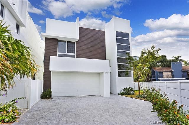Free-standing,  new construction Modern townhome on a quiet North Grove street