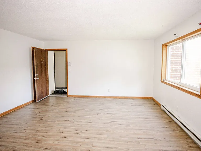 6730 Hill Ave — Photo 2