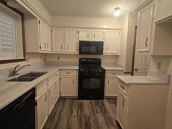 5th image of 211 Goodwin Ln