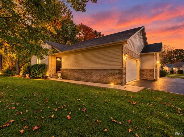 37567 Dianne Ln N #121, New Boston, MI 48164