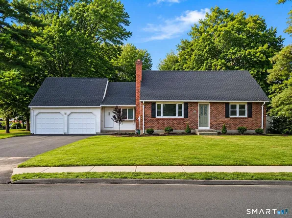32 Simon Road, Enfield, CT 06082