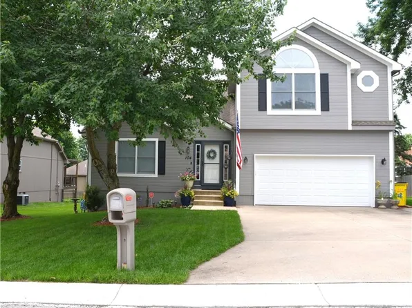 104 NE Eastwood Dr, Blue Springs, MO 64014