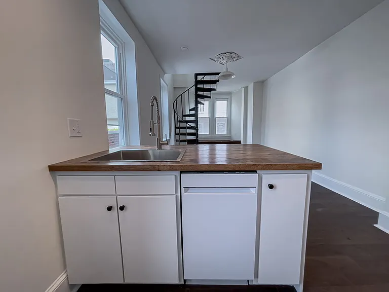 1832-34 Callowhill St #D — Photo 17