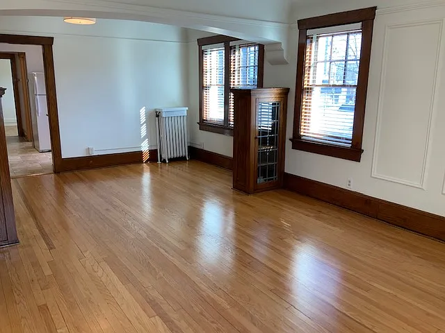 Northern windows in the lving room and dining area.