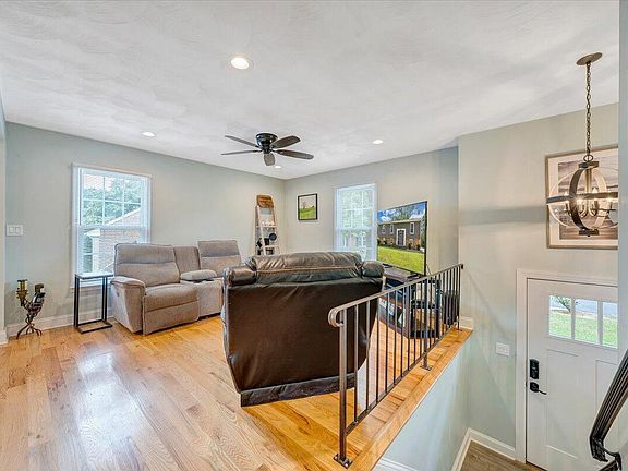 3rd image of 3921 Adair Cir