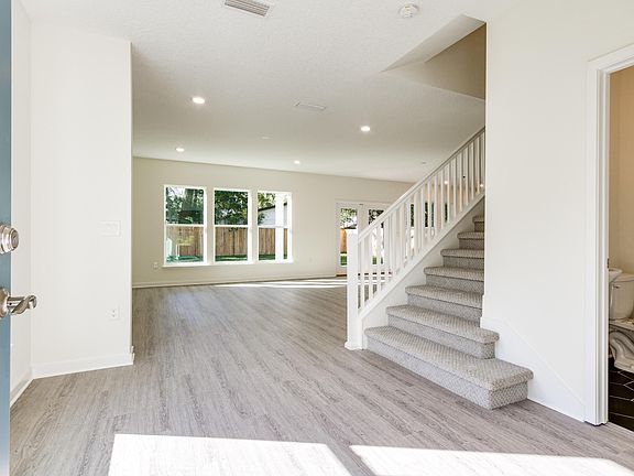 2nd image of 4238 Colonial Ave