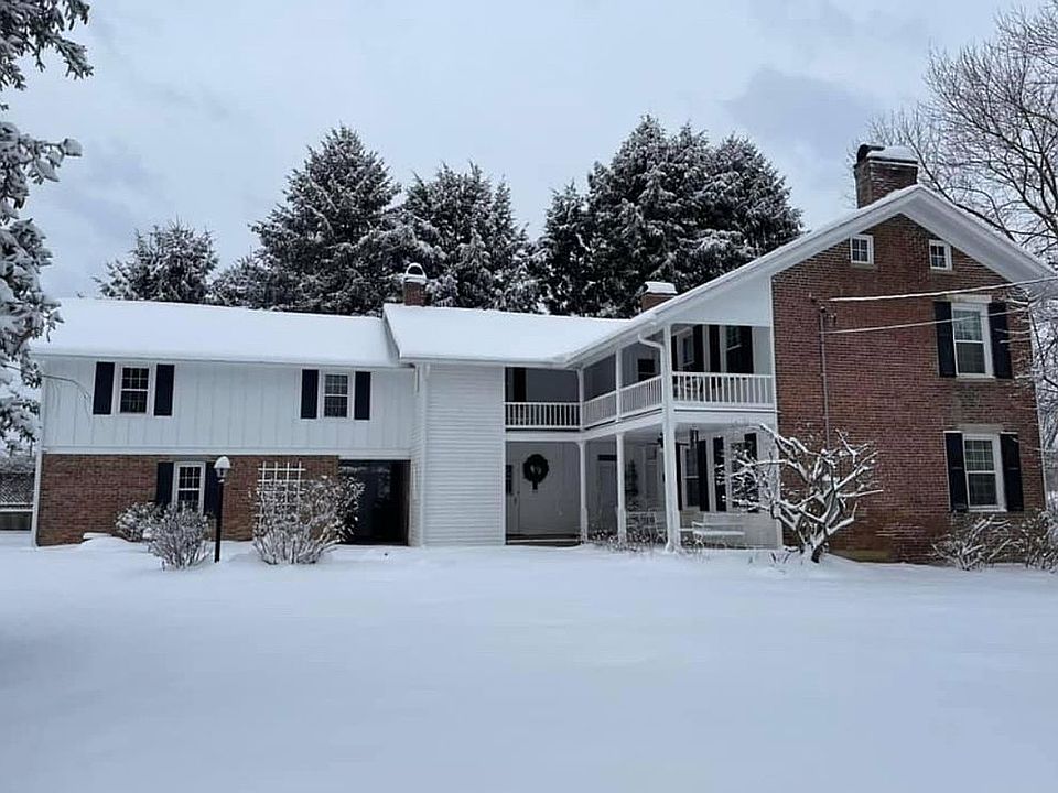 2nd image of 901 W 3rd St