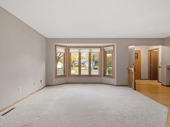 3rd image of 2909 Sunnyside Cir