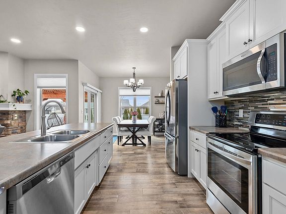 5th image of 3427 Tulip Trl