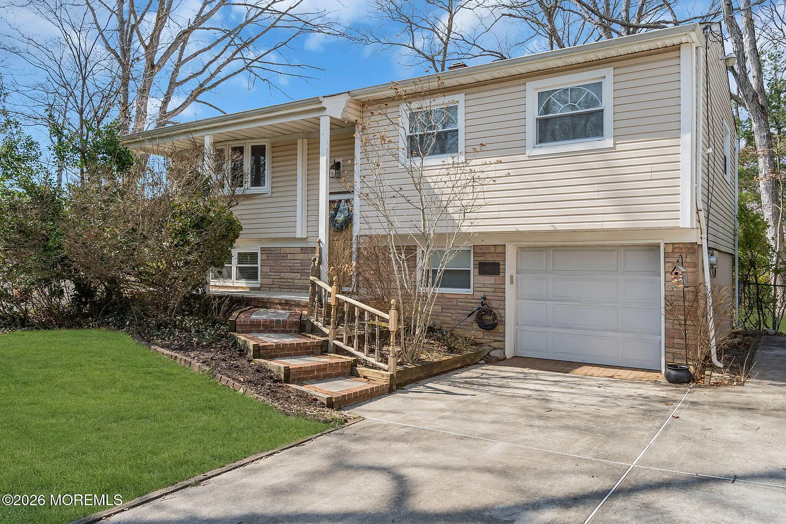 1018 Zircon Drive photo 1