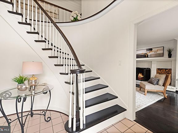 4th image of 17508 Applewood Ln