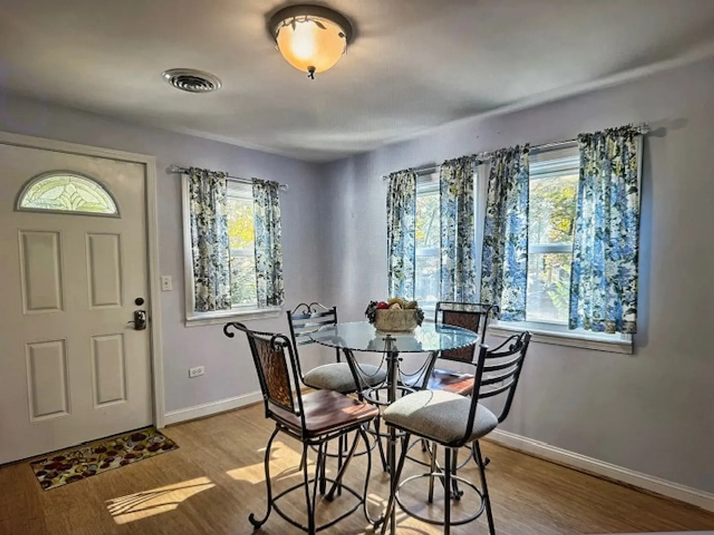 4 Bedroom 2.5 Bathroom Home — Photo 3
