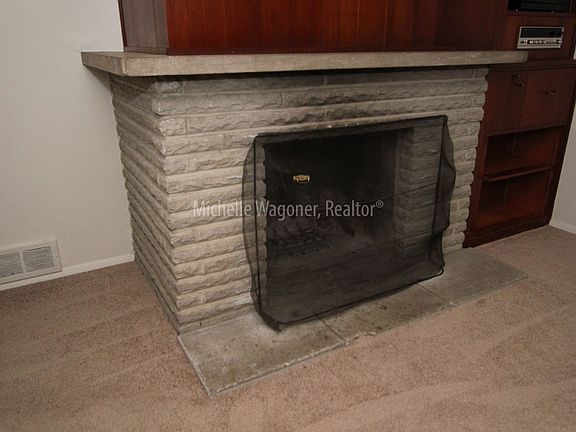 3rd image of 327 Laurel Dr