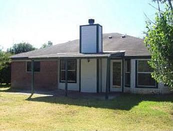 2nd image of 301 Courtney Ln