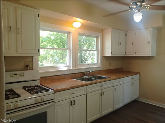 4th image of 660 4th St SW
