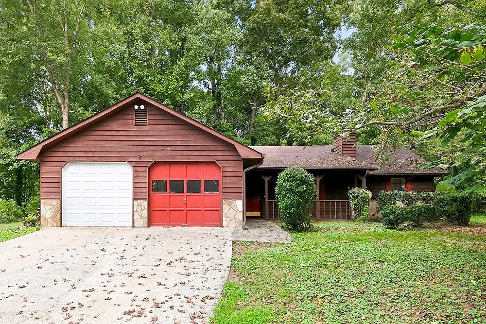 5 bed, 3.0 bath, 2008 sqft, $2,215 — Photo 1