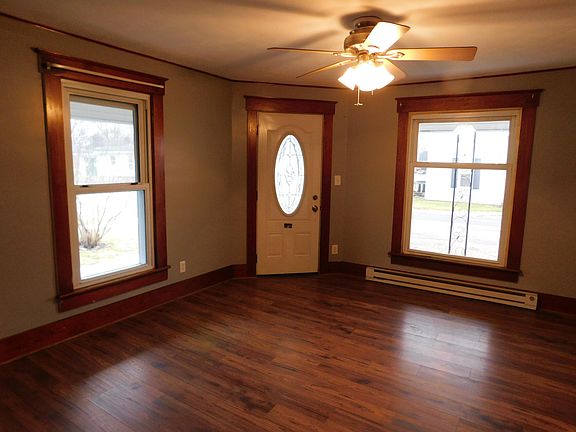 4th image of 206 Freeman Ave