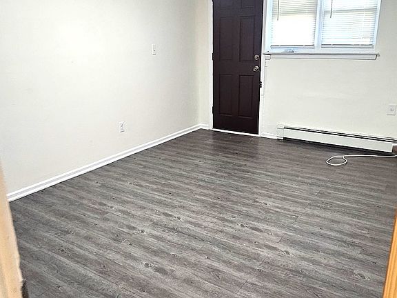 5th image of 661 Jerome St Floor 1