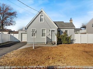 321 Columbus Ave, West Babylon, NY 11704