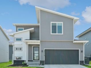17132 Larkspur Ln, Urbandale, IA 50323