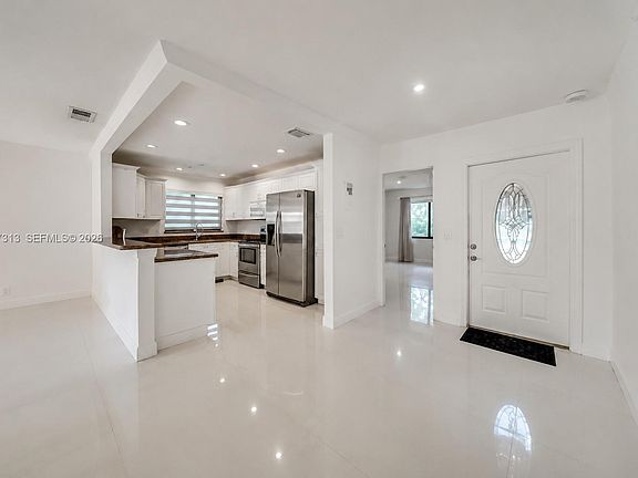 5th image of 36 Chestnut Cir