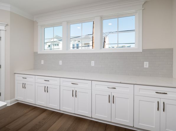 virginia-beach-virginia-402647318 picture