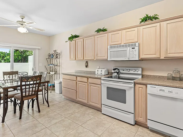 2584 Muirfield Ct — Photo 18