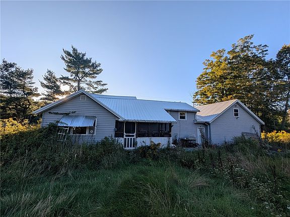 2nd image of 1922 Ellis Creek Rd