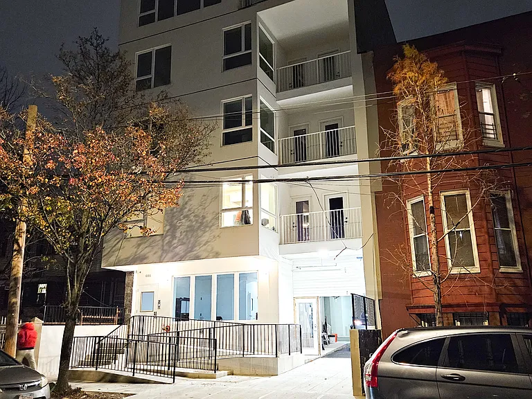 686 Eagle Ave #5A — Photo 12