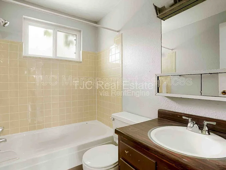 1138 N Corona St #105 — Photo 8