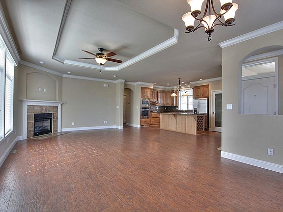 3rd image of 209 Chateau La Salle Dr