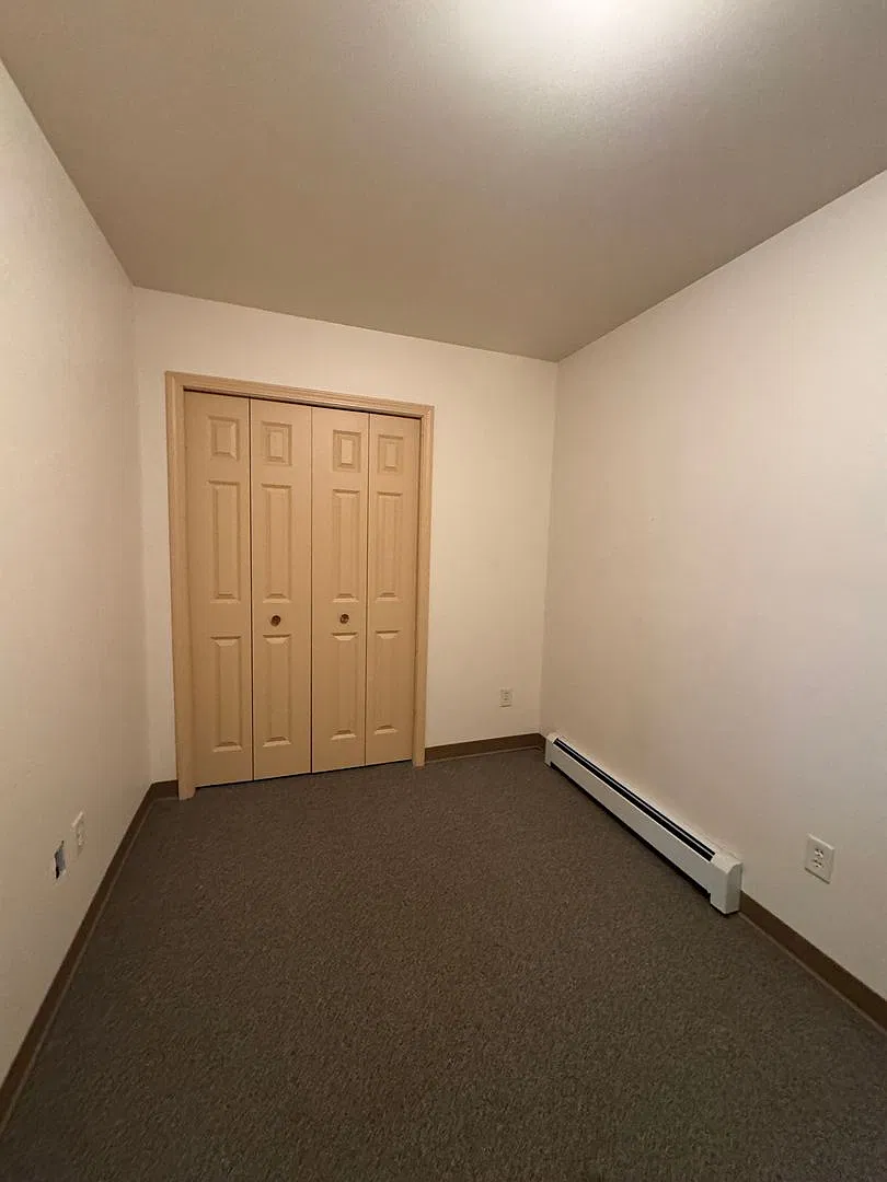 87 E Main St — Photo 3