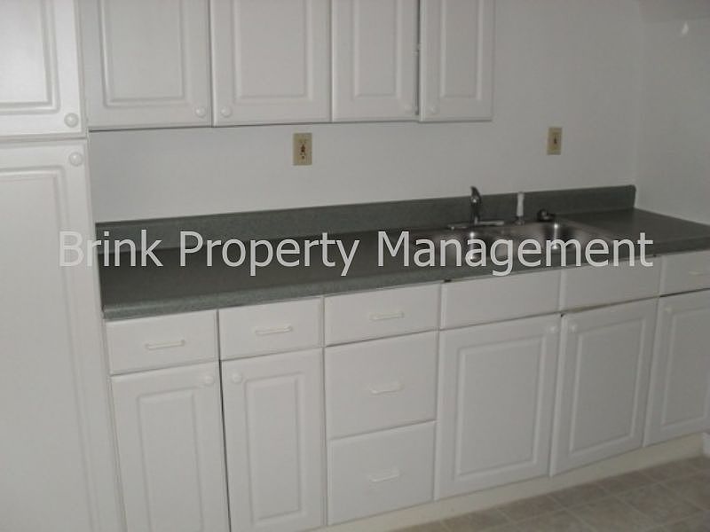 2nd image of 1414 23rd St APT 4