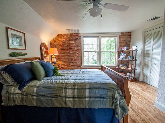 5th image of 1022 N Montclair Ave