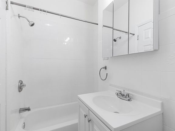 5th image of 84 Griffith St #1