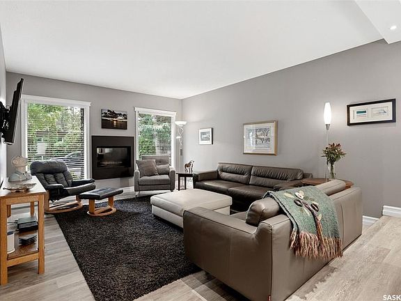 4th image of 82 Compton ROAD