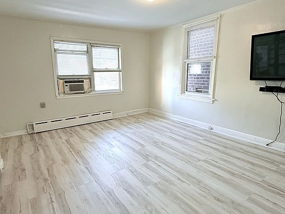 4th image of 30-12 32nd St #2