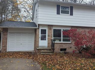 617 Hemlock St, Midland, MI 48642