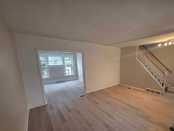 2nd image of 1046 W 28th St