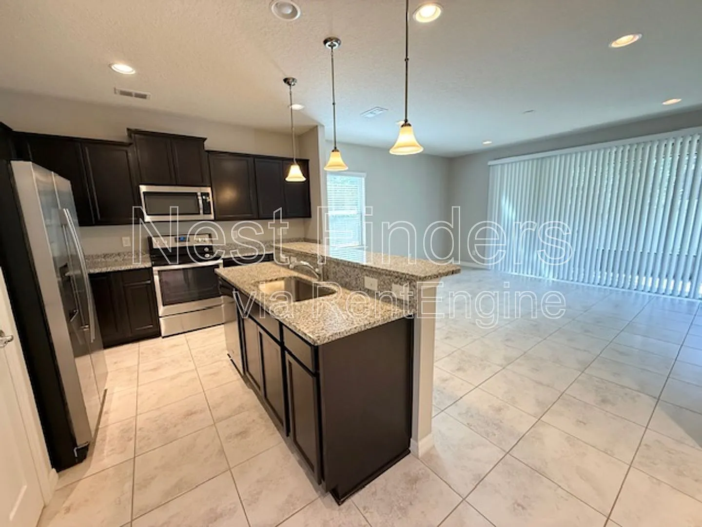 3 bed, 2.5 bath, 1440 sqft, $2,100 — Photo 4