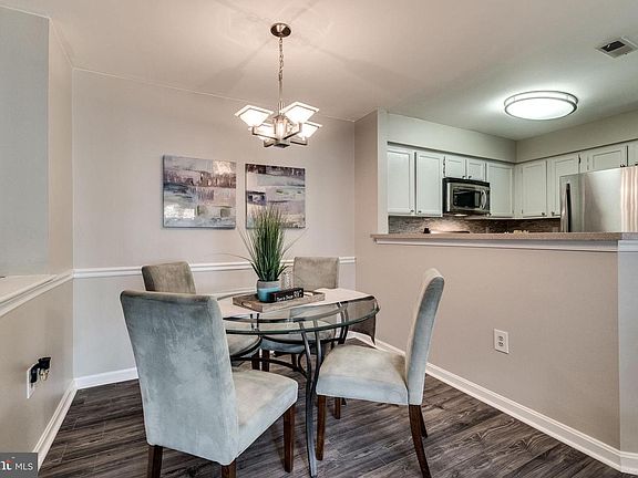 5th image of 6908 Victoria Dr Unit F